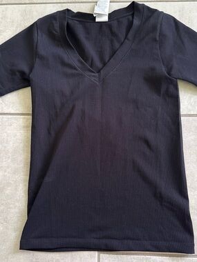 Athleta Black Ribbed V-Neck Top